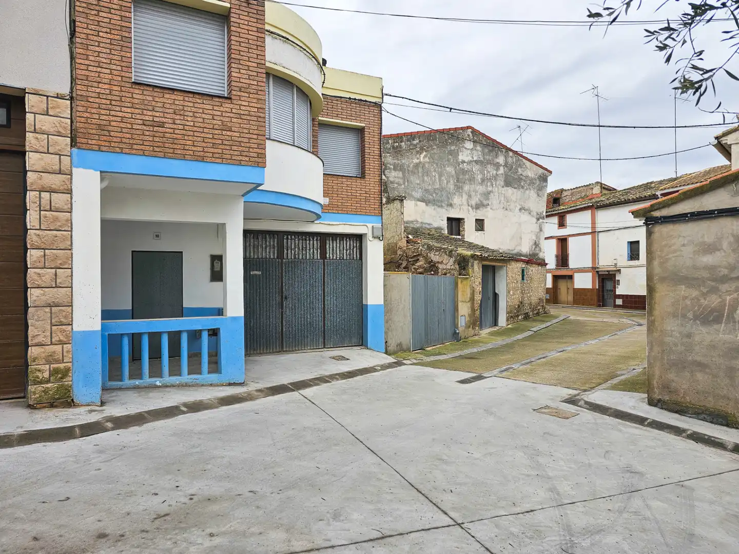Exterior view of Houses for sale in Velilla de Ebro  with Terrace