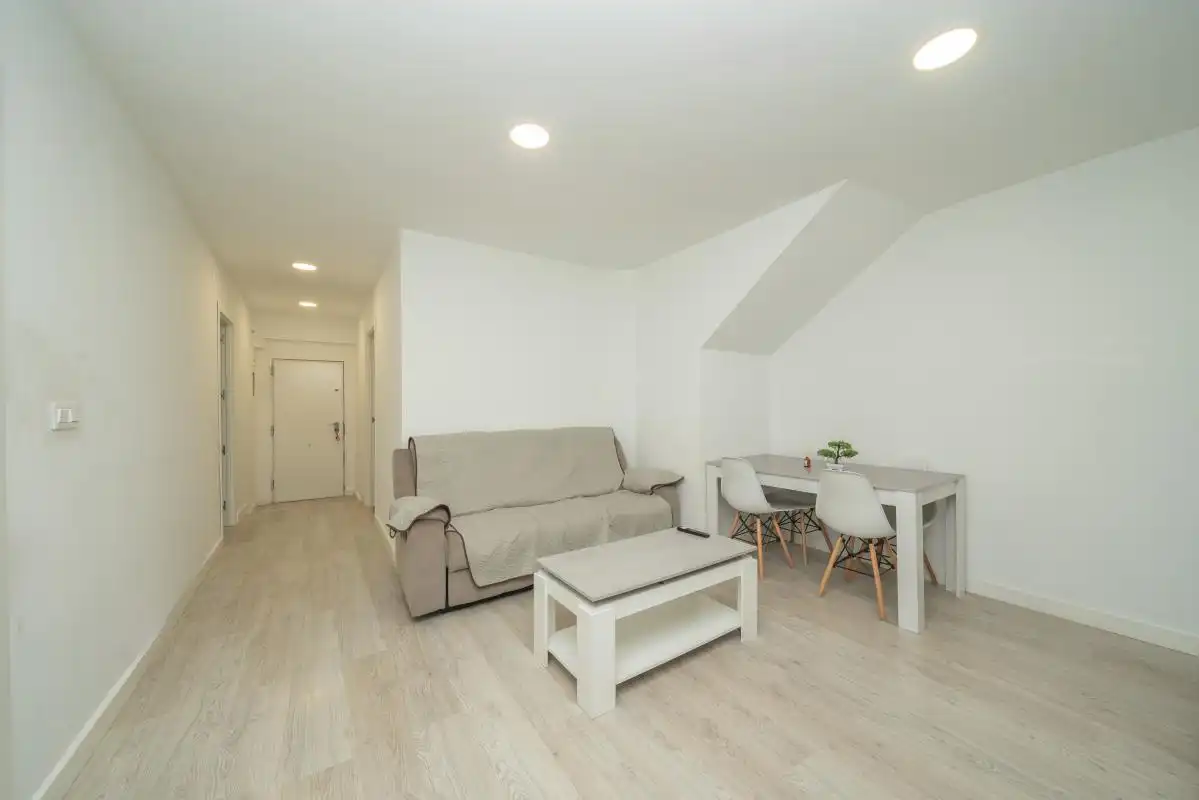 Erdgeschoss zum Verkauf in Elda mit Heizung, Terrasse und Möbliert