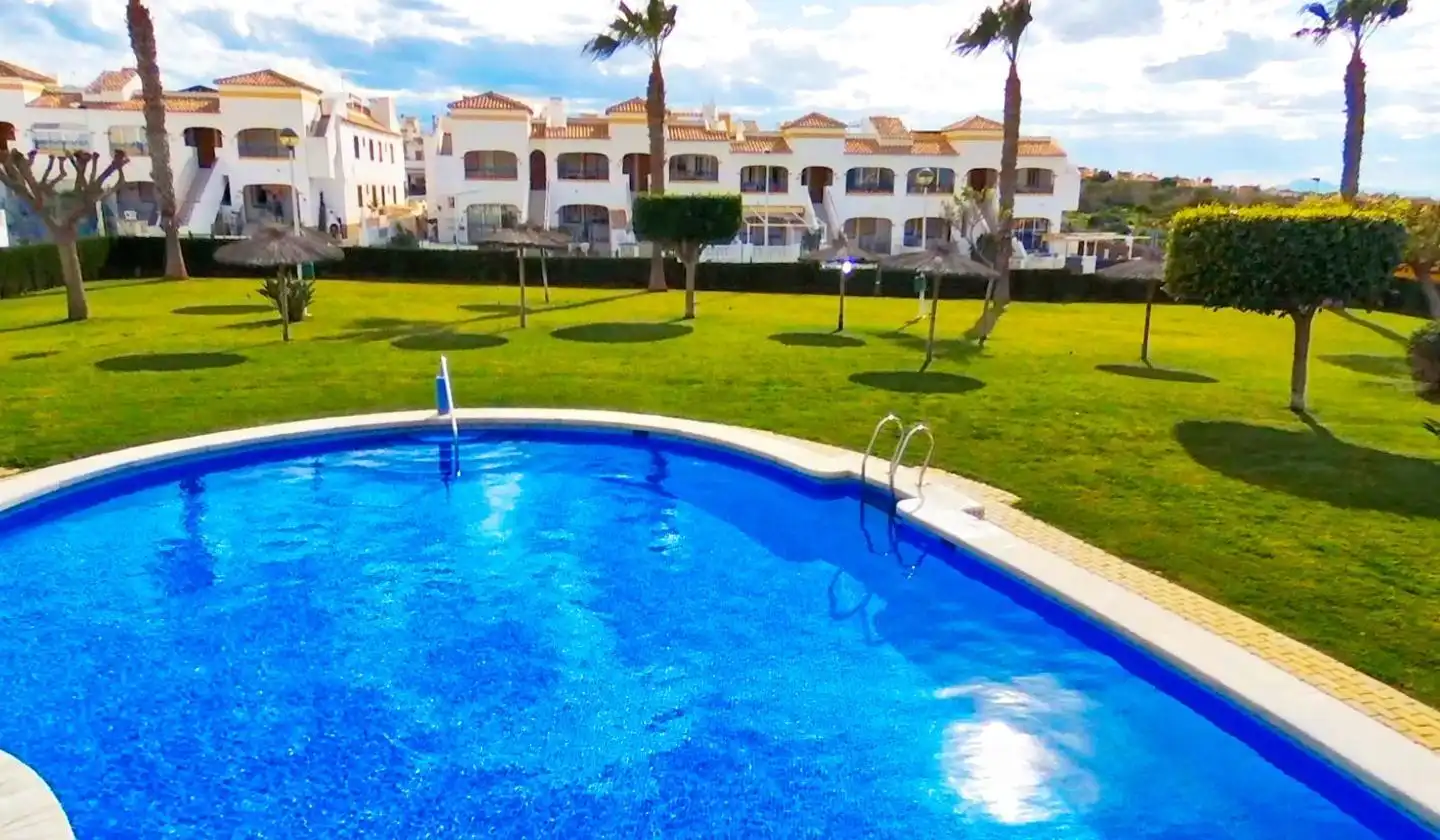 Vista exterior de Casa adosada en venta en Santa Pola con Terraza, Piscina y Piscina comunitaria