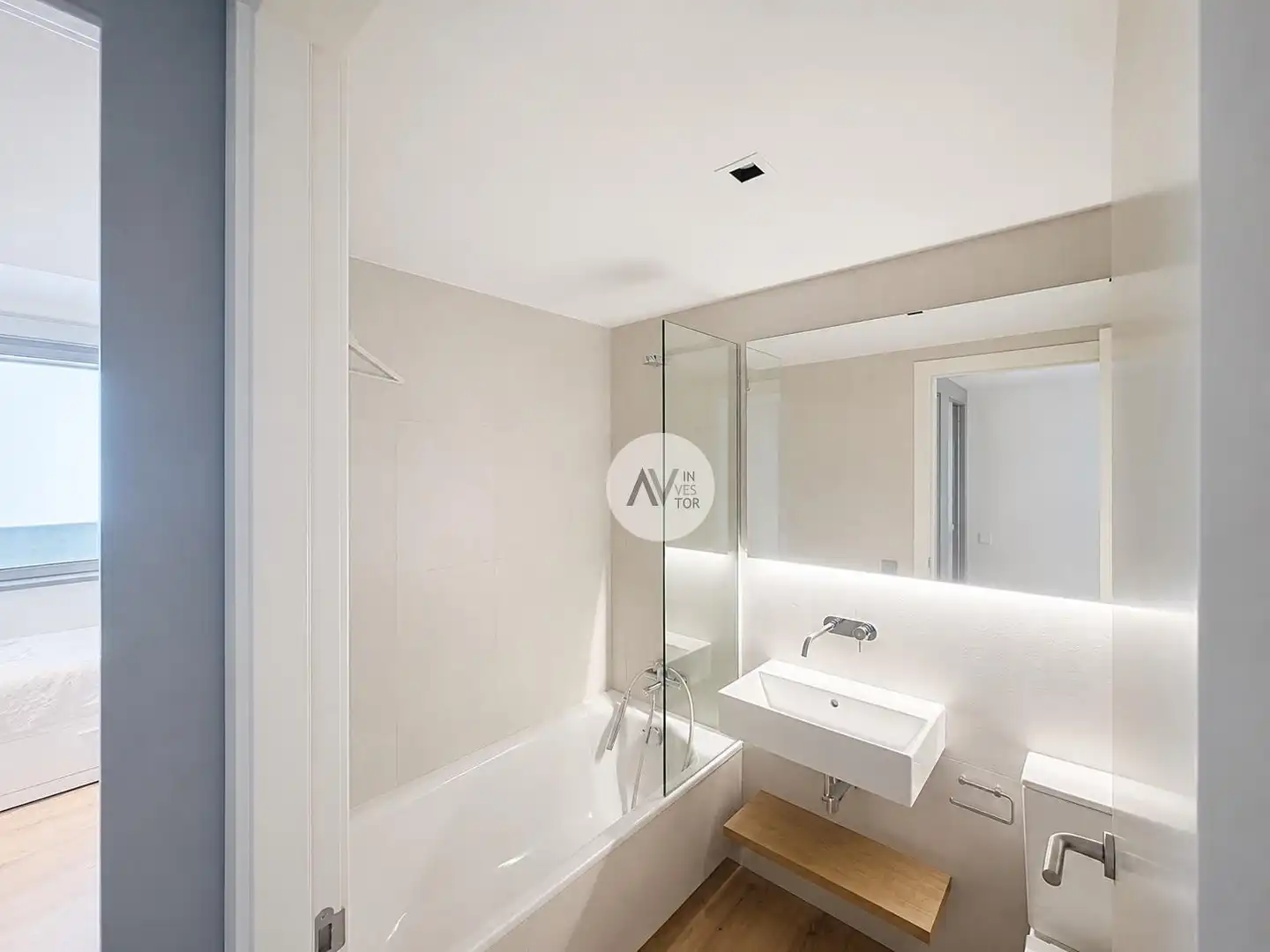 Baño de Apartamento en venta en Barcelona con Aire acondicionado, Calefacción y Jardín privado