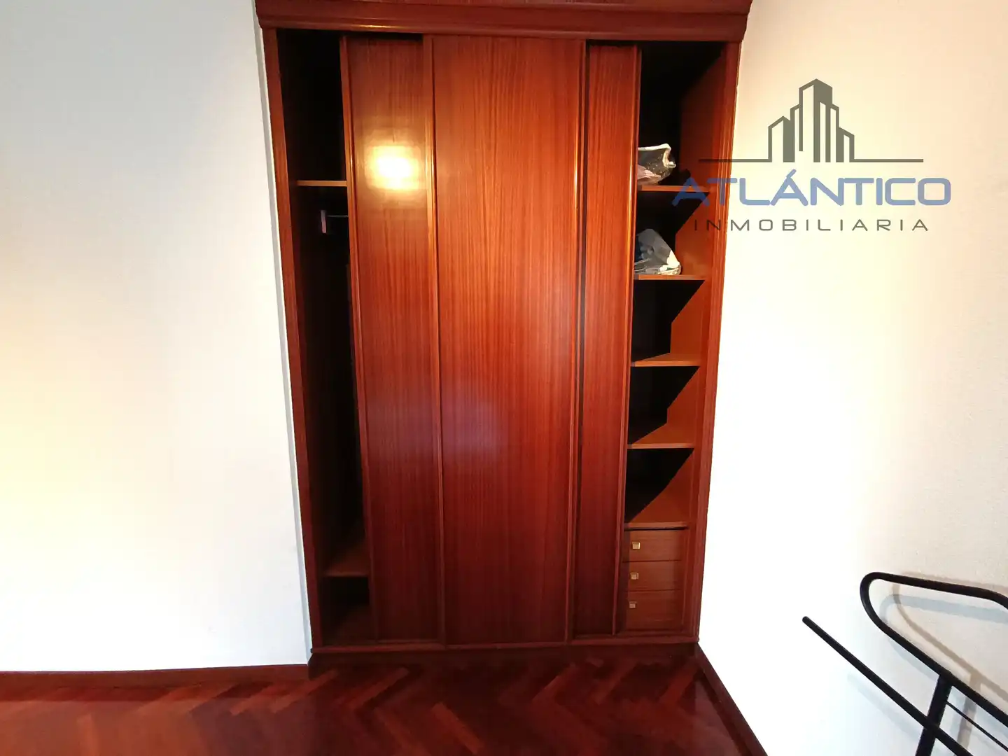 Habitación de Apartamento en venta en A Coruña Capital  con Calefacción, Trastero y Amueblado
