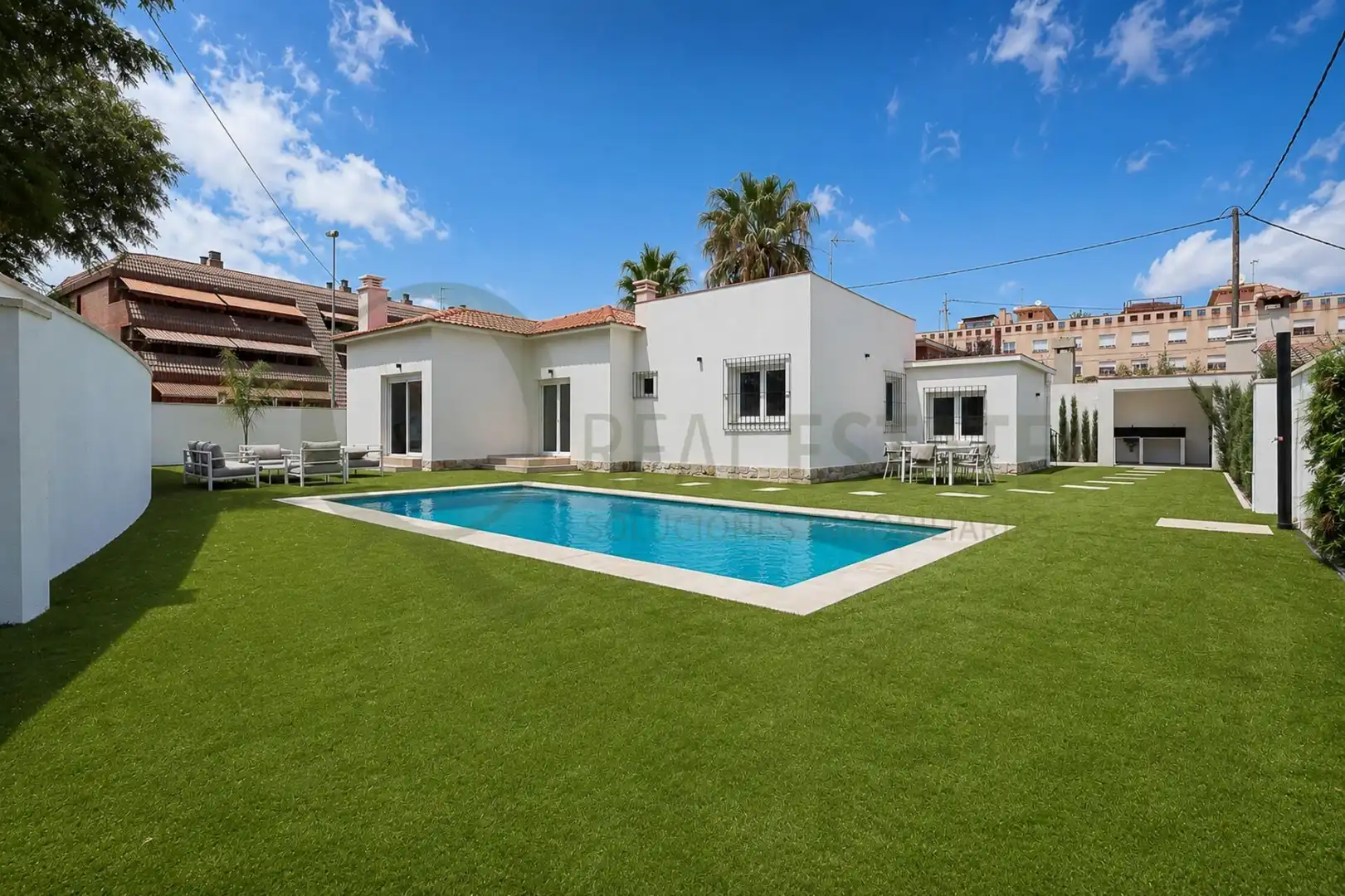 Vista exterior de Casa o xalet en venda en Sant Joan d'Alacant amb Aire condicionat, Jardí privat i Piscina