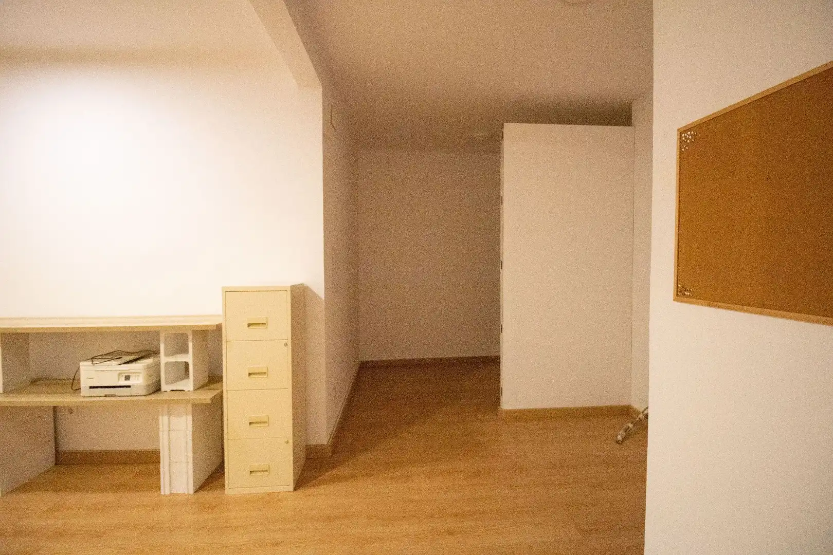 Business premises to rent in Pou, imagen 8