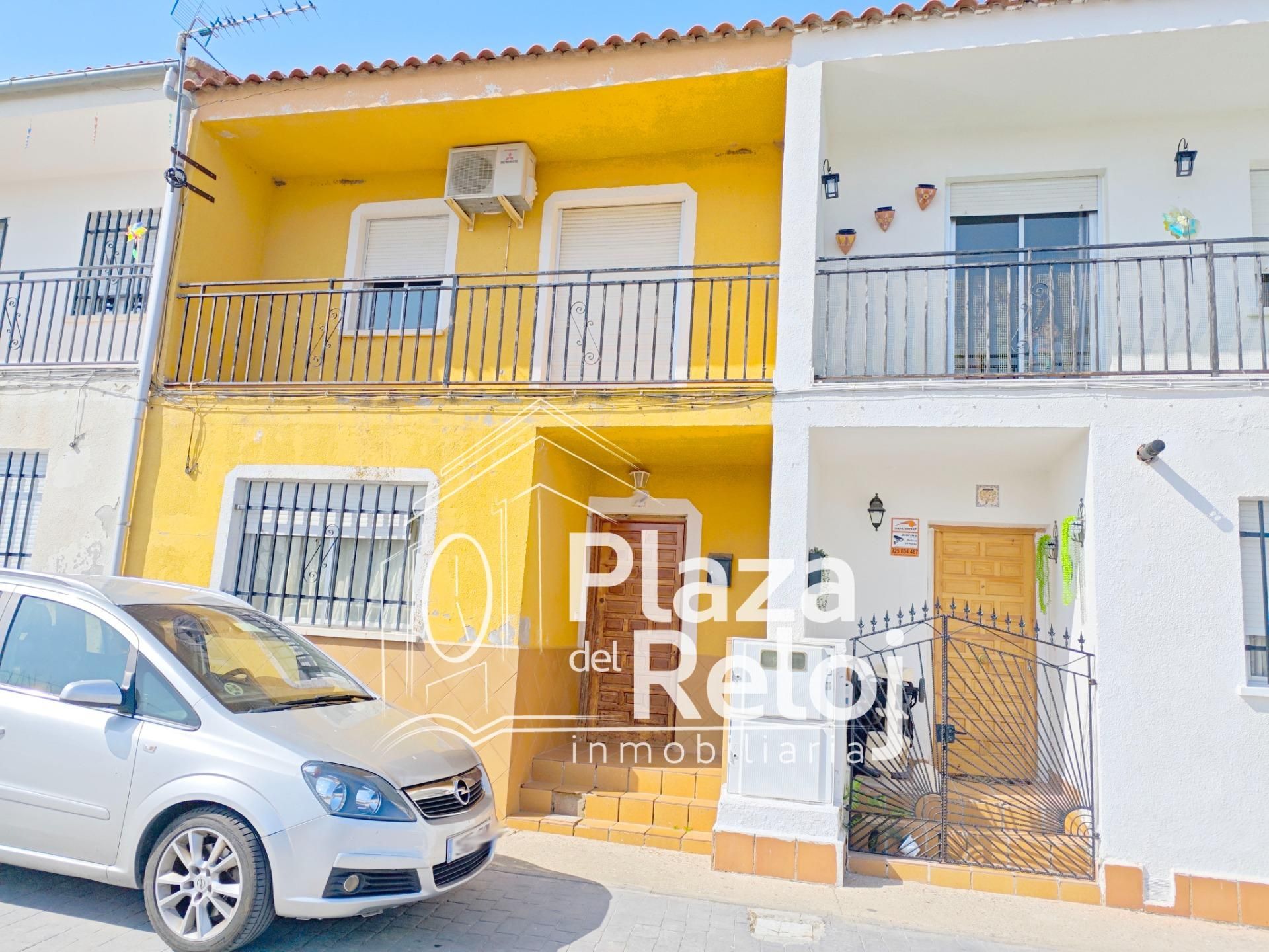 Vista exterior de Casa adosada en venta en Las Herencias con Balcón