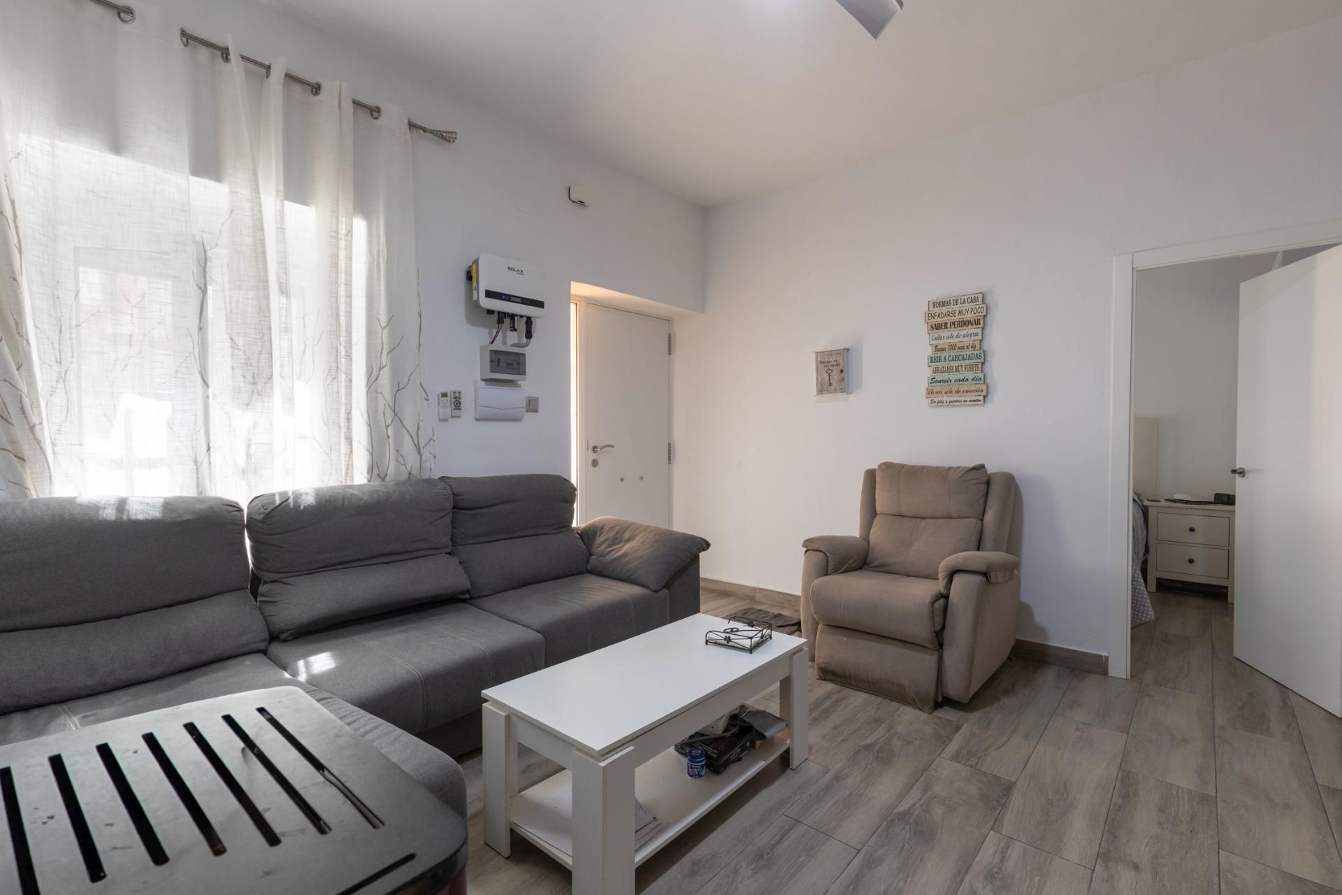 Sala d'estar de Casa adosada en venda en Zafarraya amb Aire condicionat, Terrassa i Balcó