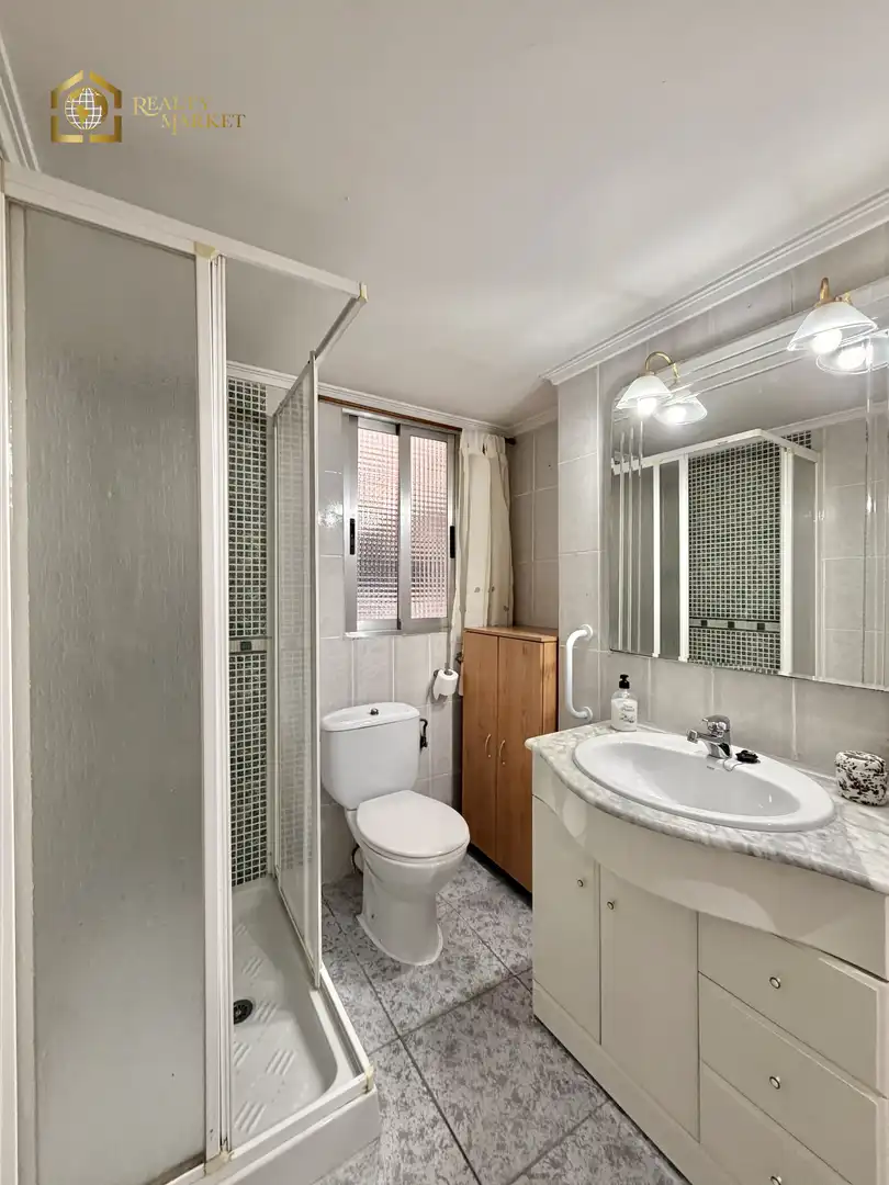 Baño de Piso de alquiler en Valencia con Trastero y Amueblado