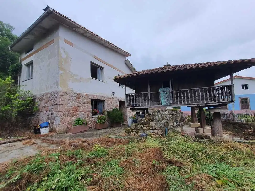 Vista exterior de Casa o xalet en venda en Llanes amb Calefacció i Jardí privat