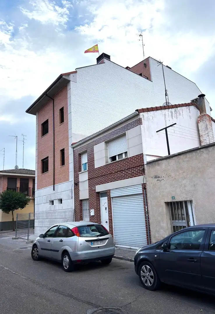 Vista exterior de Estudi en venda en Laguna de Duero, Valladolid