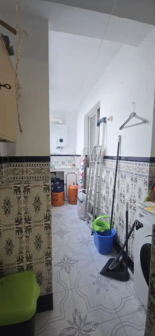 Badezimmer von Wohnungen zum Verkauf in Marbella mit Möbliert, Ofen und Waschmaschine