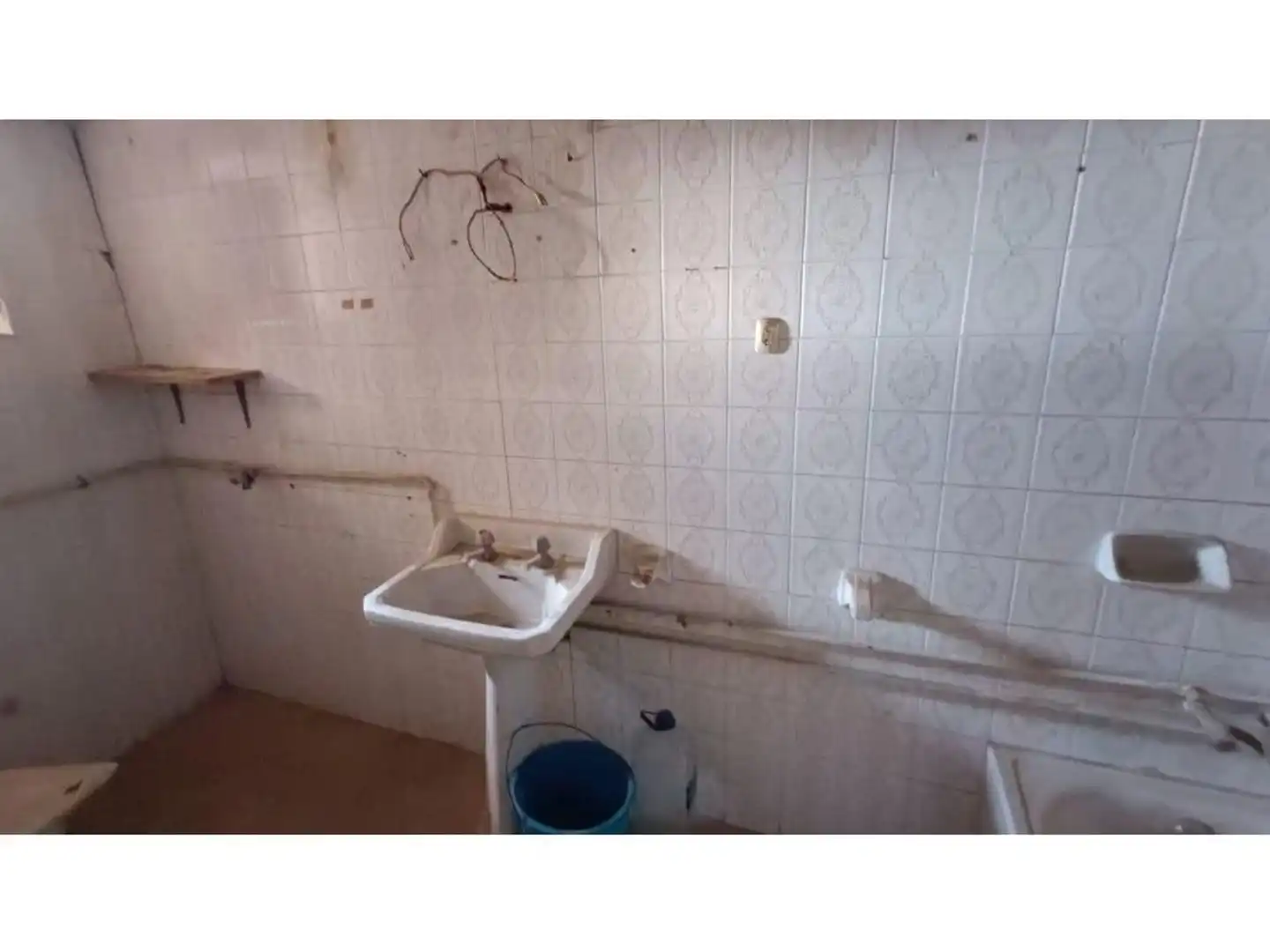 Bany de Casa o xalet en venda en Villar del Arzobispo amb Terrassa i Balcó