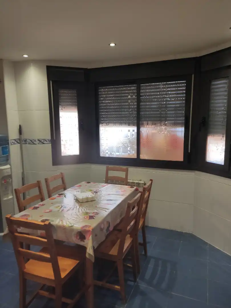 Menjador de Casa adosada en venda en Seseña amb Calefacció, Terrassa i Moblat