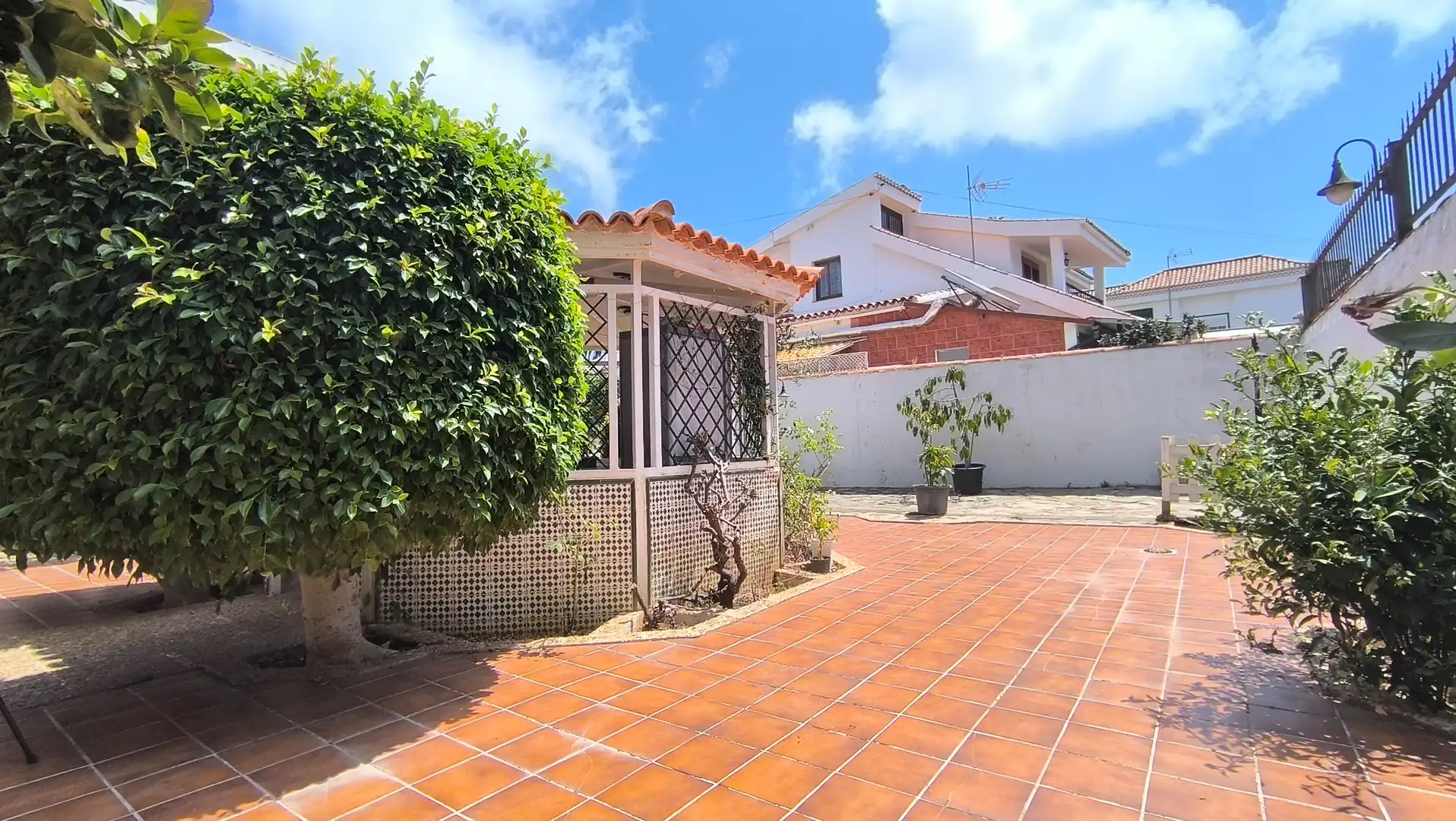 Vista exterior de Casa o xalet en venda en San Cristóbal de la Laguna amb Jardí privat, Terrassa i Traster