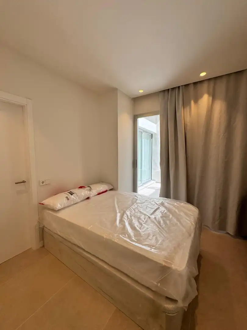 Schlafzimmer von Wohnung zur untervermieten in Valencia mit Klimaanlage, Terrasse und Möbliert