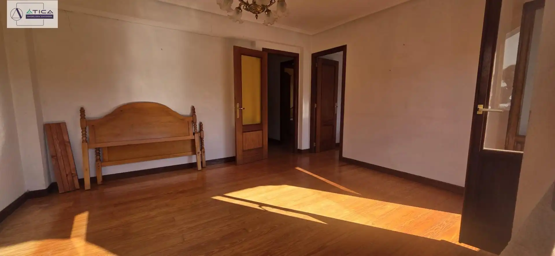 Sala d'estar de Finca rústica en venda en Bárcena de Cicero amb Jardí privat i Moblat