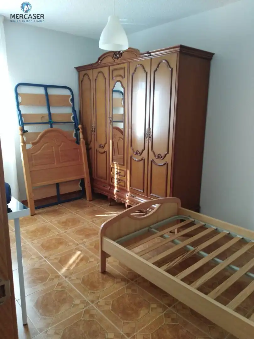 Dormitori de Pis de lloguer en Alcalá de Henares amb Calefacció i Moblat