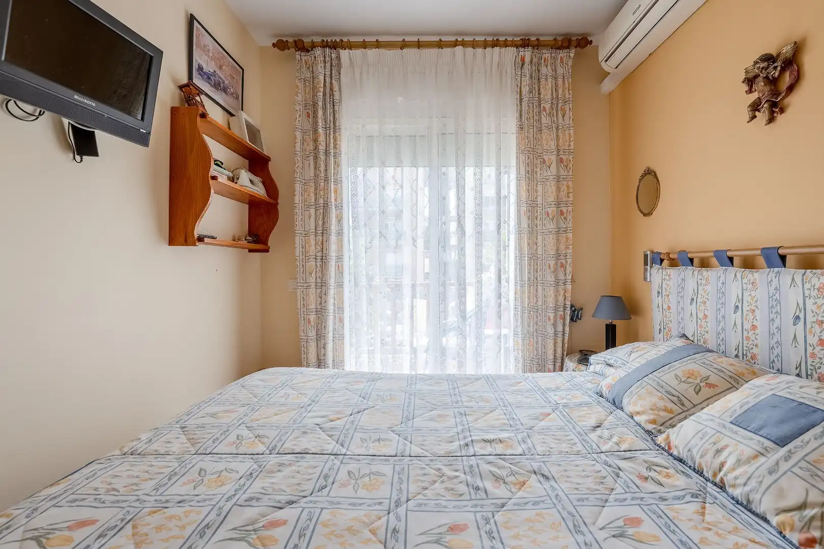 Dormitori de Casa adosada en venda en Cunit amb Aire condicionat, Calefacció i Jardí privat