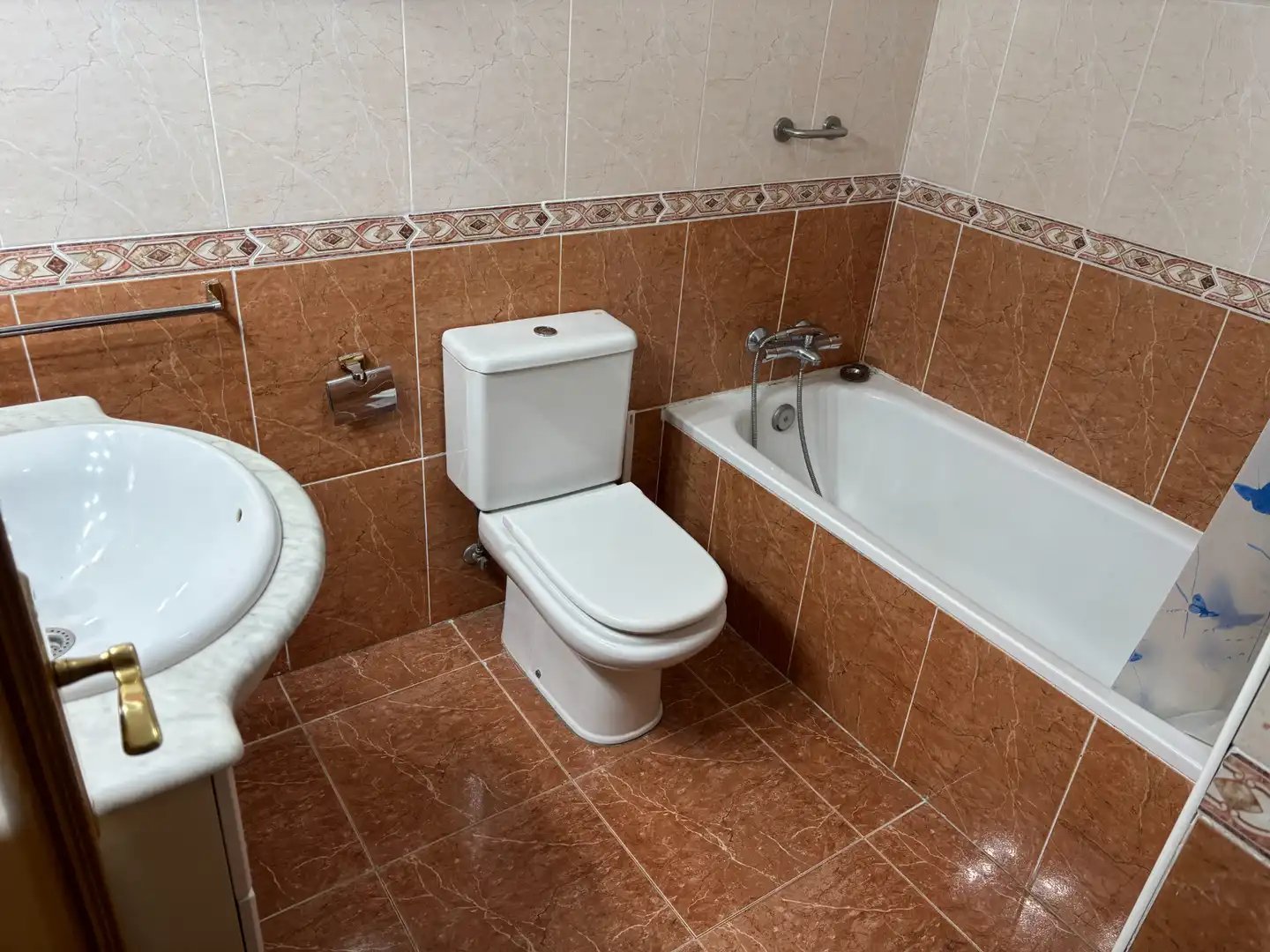 Bathroom of Flat for rent in Lleida  with Air Conditioner, Heating and Furnished