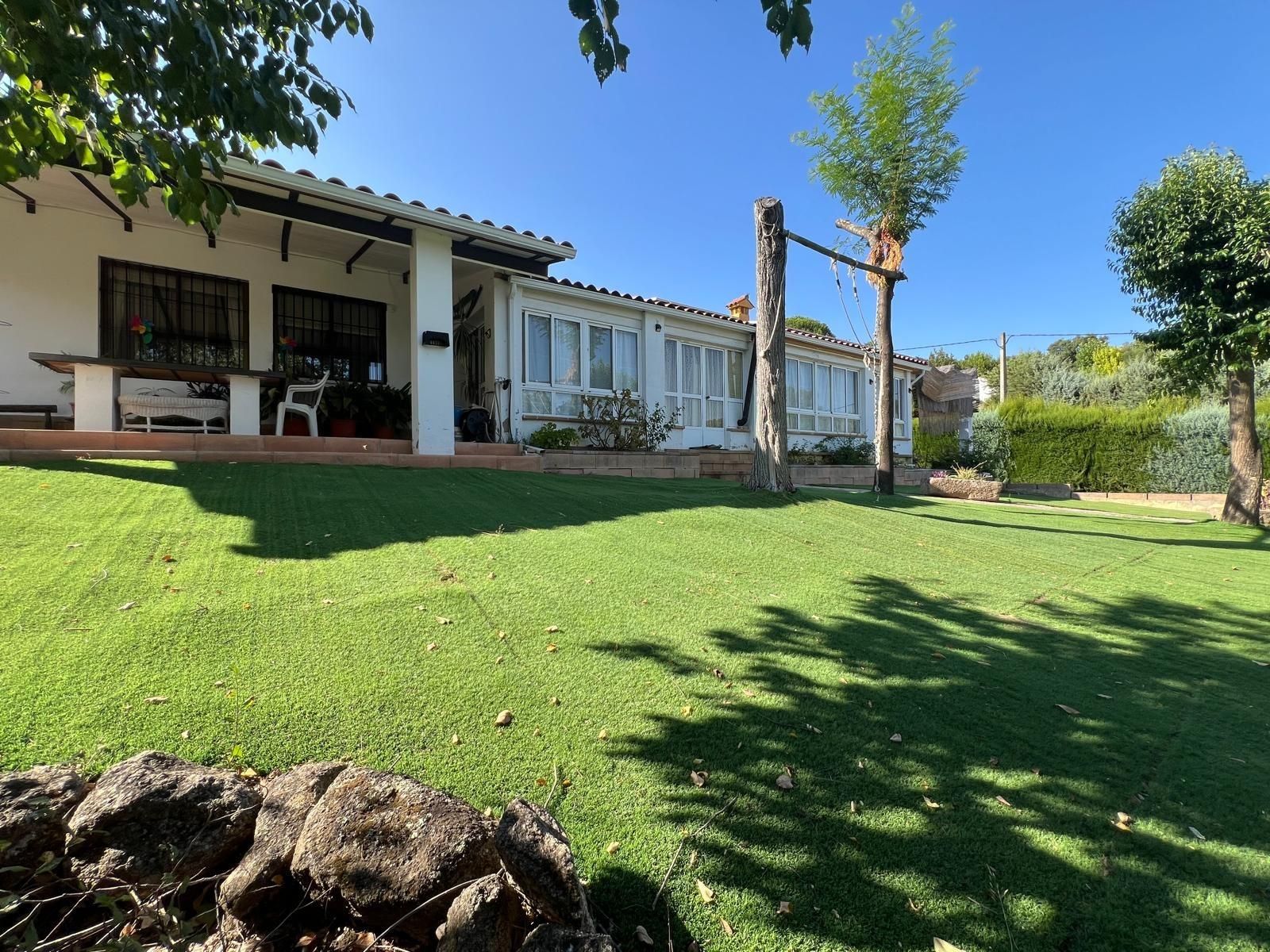 Vista exterior de Casa o chalet de alquiler en Cáceres Capital con Calefacción