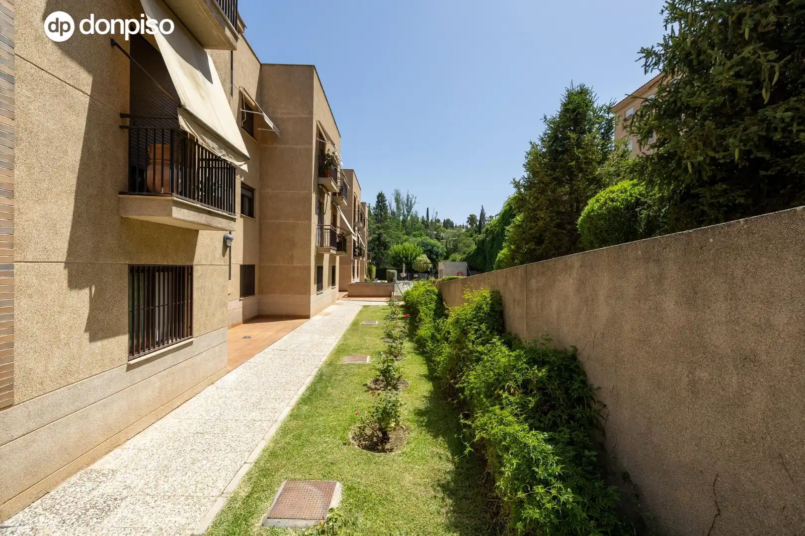 Außenansicht von Wohnung zum Verkauf in Granada