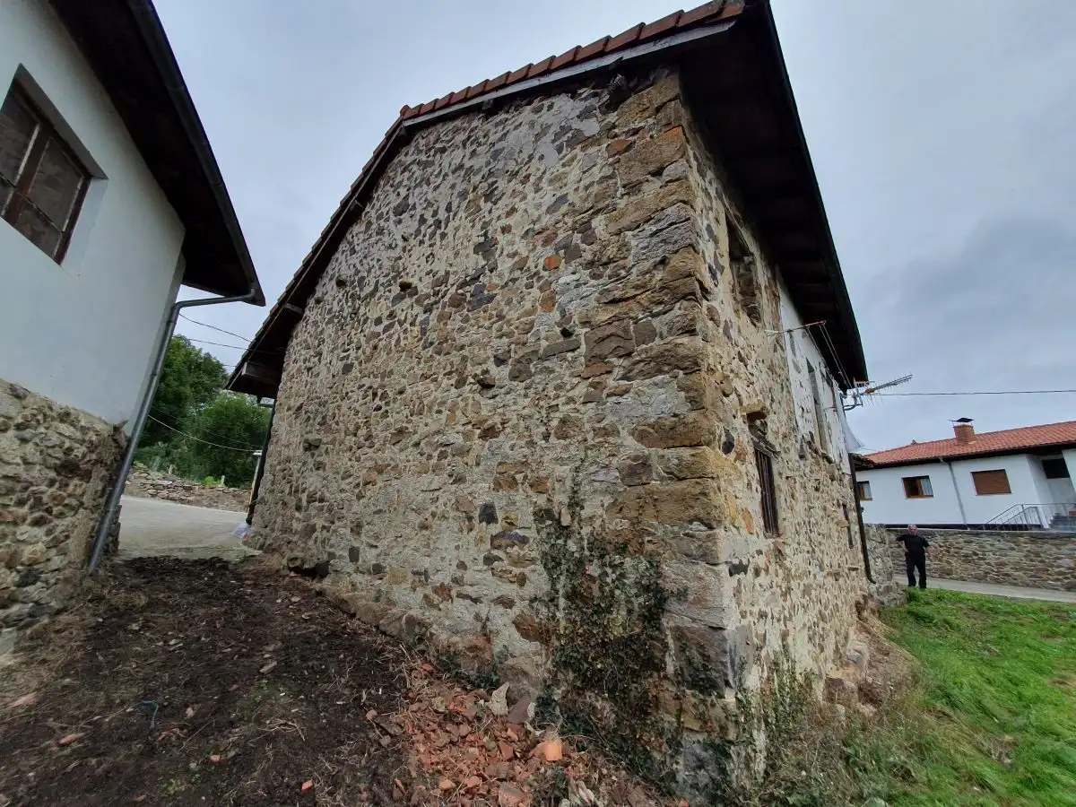 Vista exterior de Casa o chalet en venta en Belmonte de Miranda con Calefacción, Terraza y Trastero