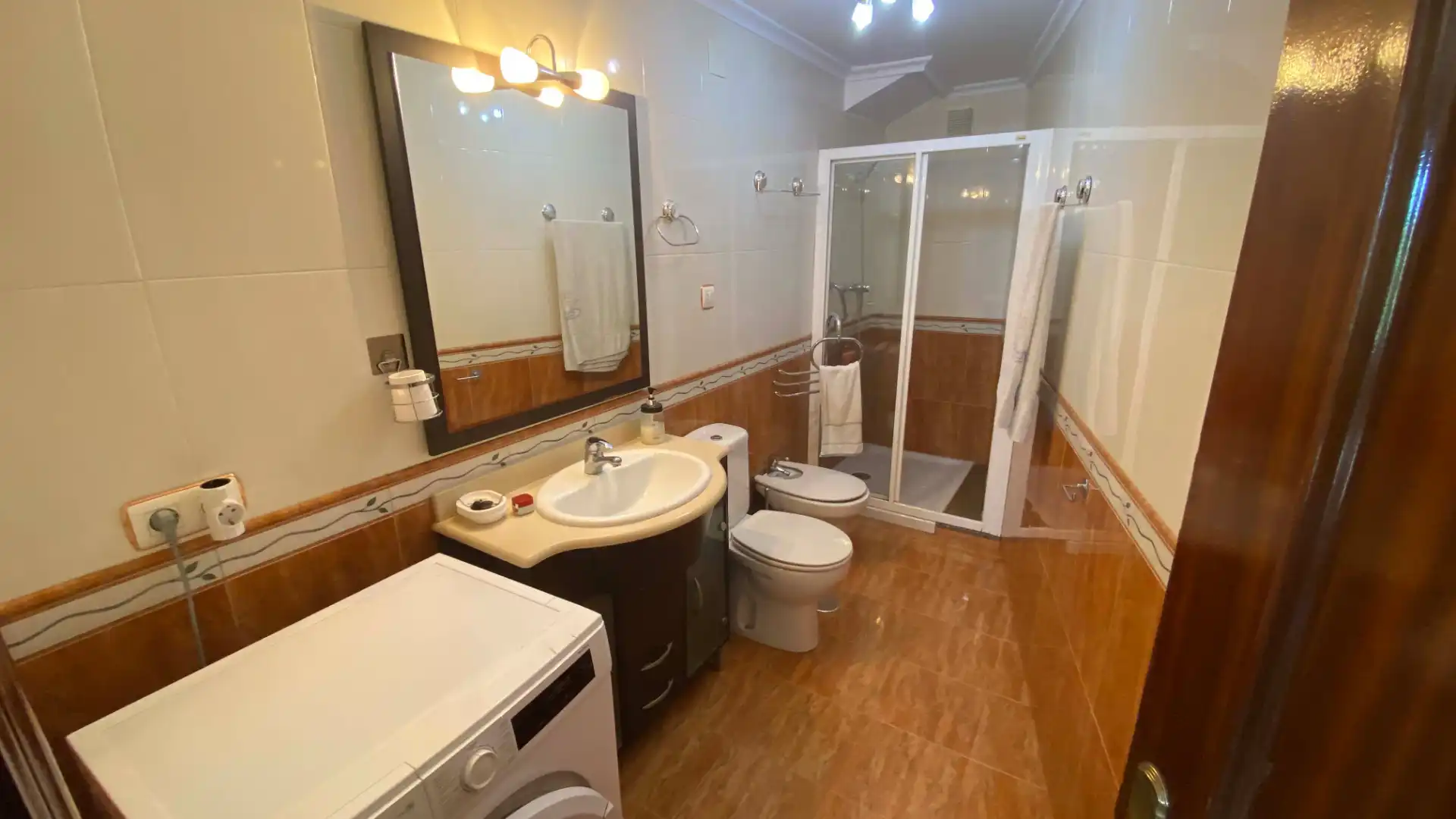 Baño de Casa o chalet en venta en San Martín del Rey Aurelio con Calefacción, Jardín privado y Trastero