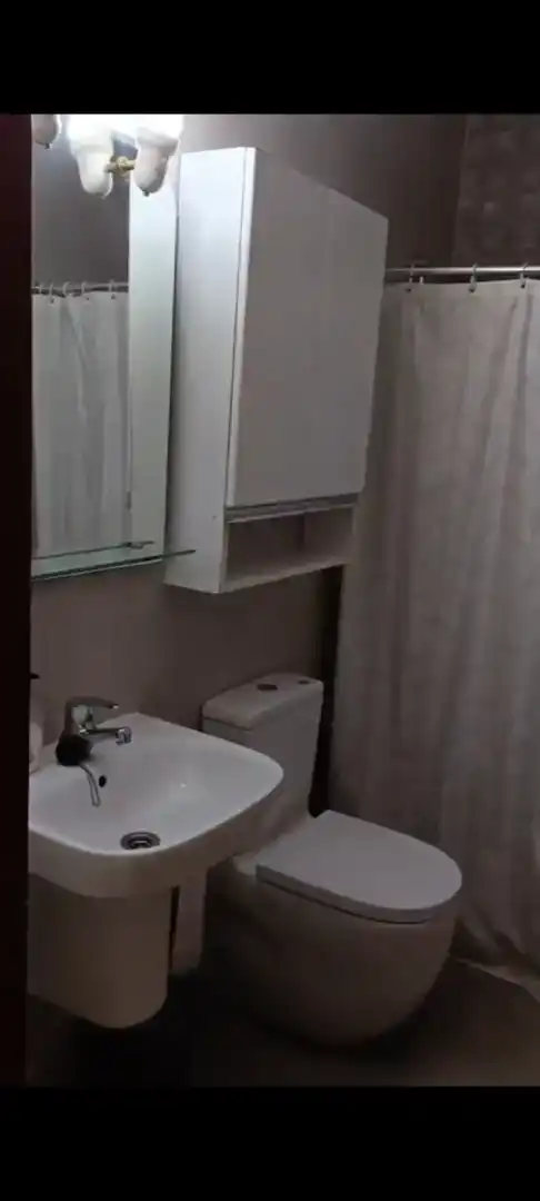 Bathroom of Houses for share in Madrid  with Parquet flooring, Washing machine and Microwave