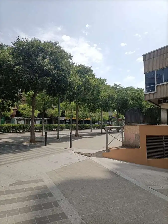 Vista exterior de Pis en venda en Cornellà de Llobregat amb Aire condicionat