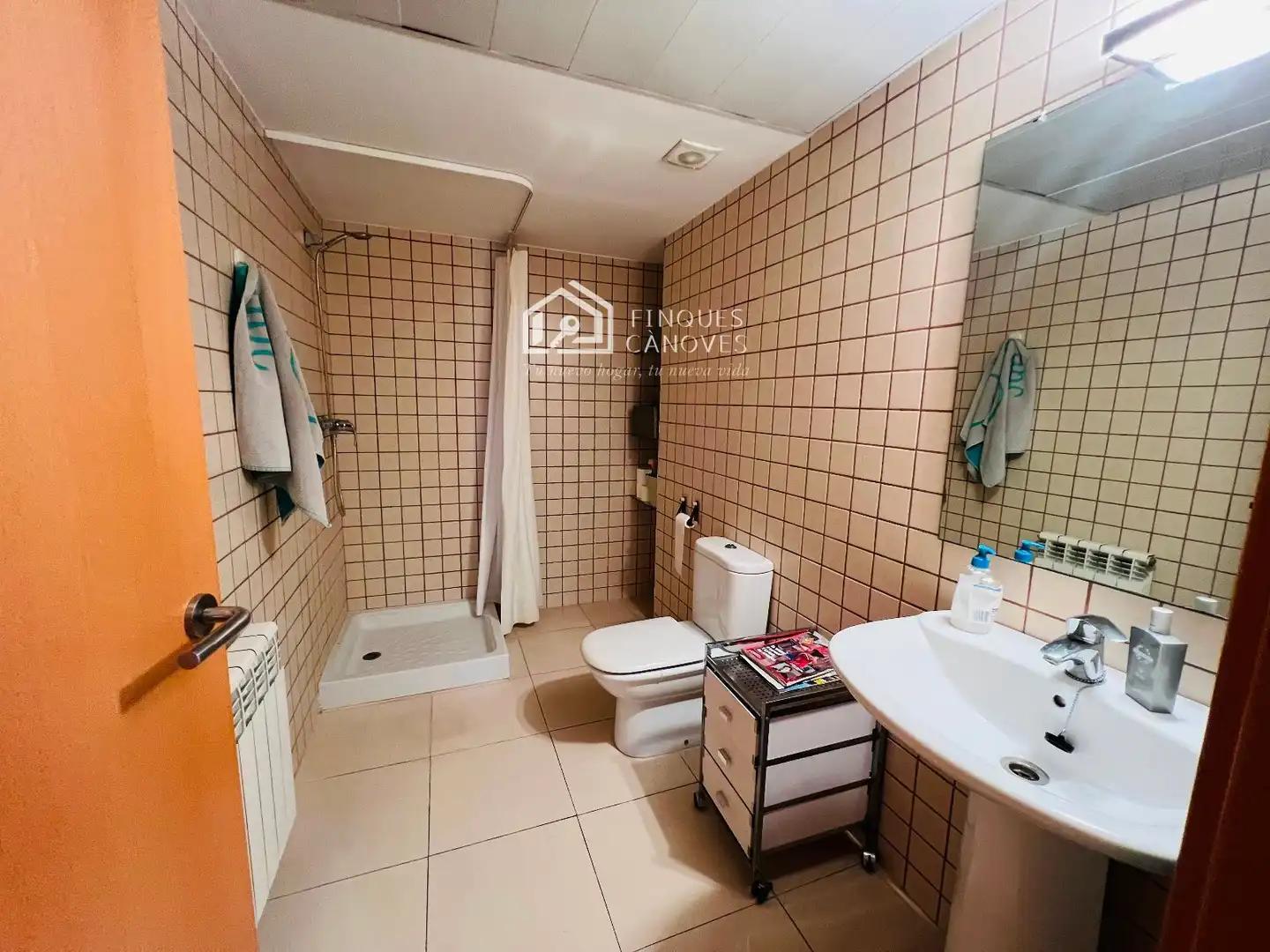 Bathroom of Flat for sale in Girona  with Air Conditioner, Heating and Parquet flooring