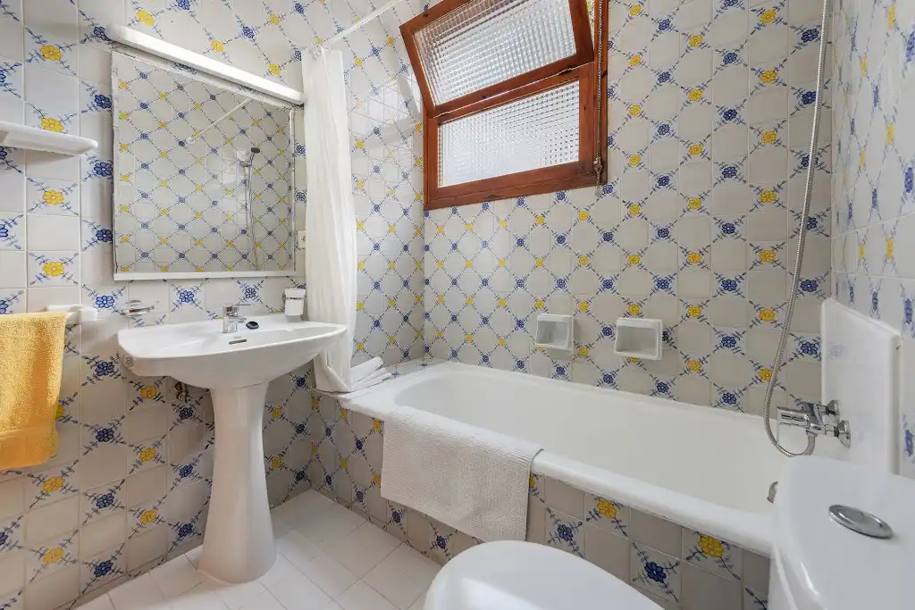 Bany de Casa o xalet en venda en Alcúdia amb Jardí privat, Terrassa i Piscina