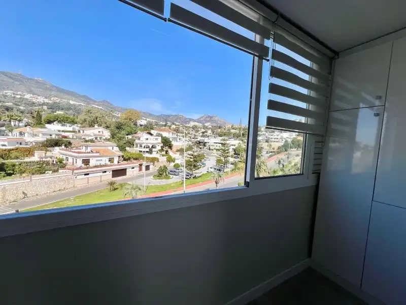 Vista exterior de Pis en venda en Benalmádena amb Aire condicionat, Terrassa i Piscina