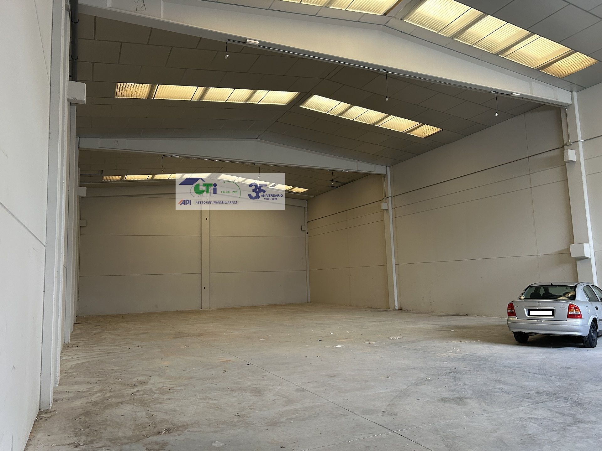Industrial buildings for sale in La Muela