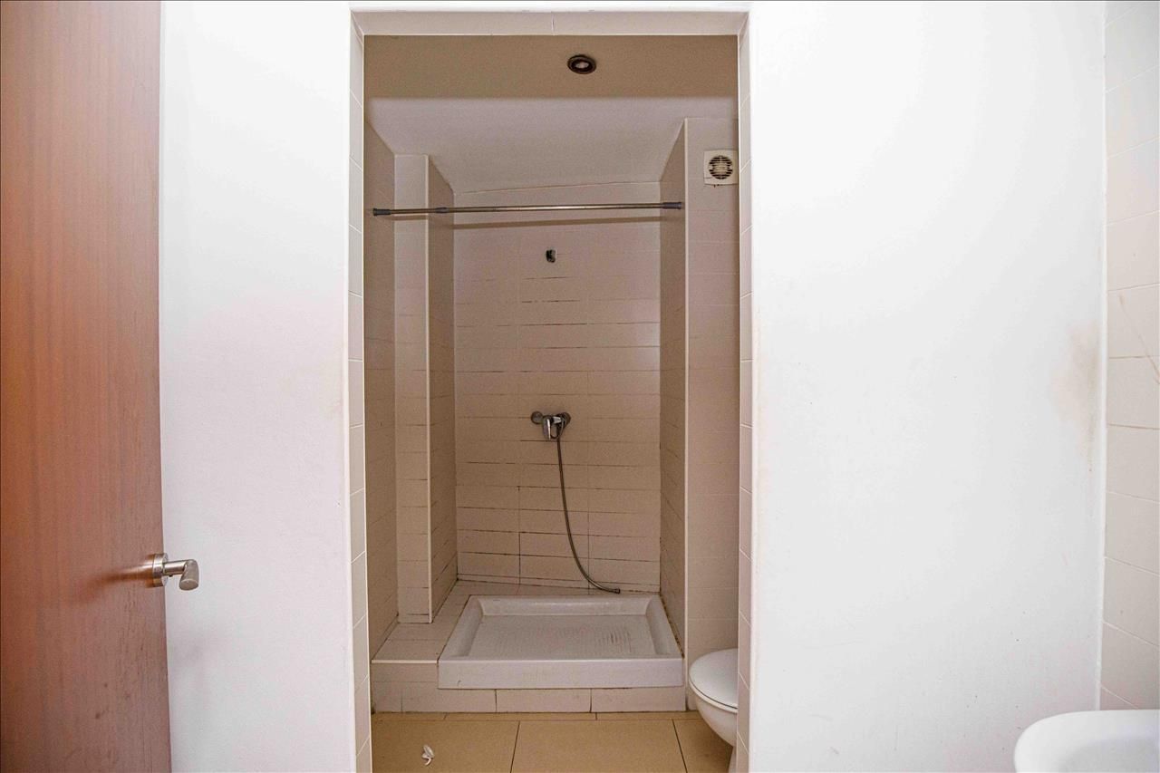 Bathroom of Flat for sale in Figueres  with Terrace and Balcony