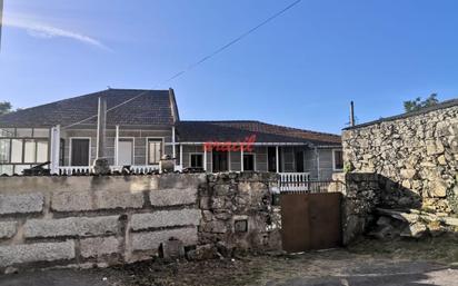 Vista exterior de Casa o xalet en venda en San Cibrao das Viñas amb Calefacció, Jardí privat i Balcó