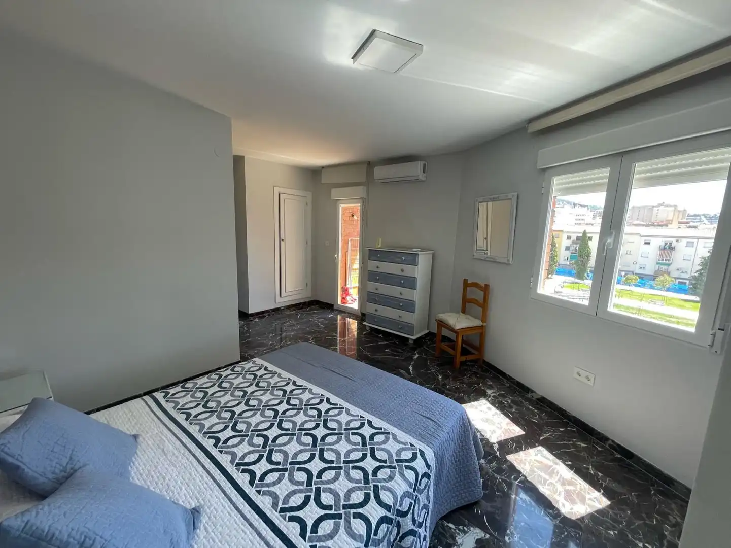 Bedroom of Flat for rent in Granada  with Air Conditioner, Heating and Furnished