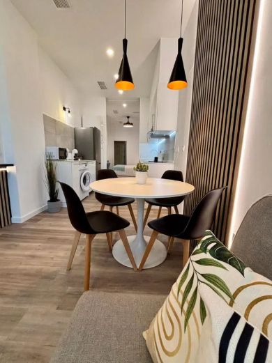 Menjador de Estudi de lloguer en  Valencia Capital amb Aire condicionat, Parquet i Moblat