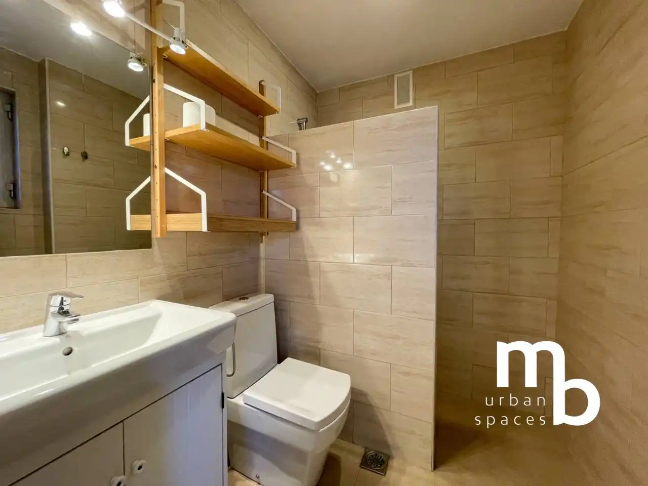 Baño de Piso de alquiler en Madrid con Aire acondicionado, Calefacción y Parquet