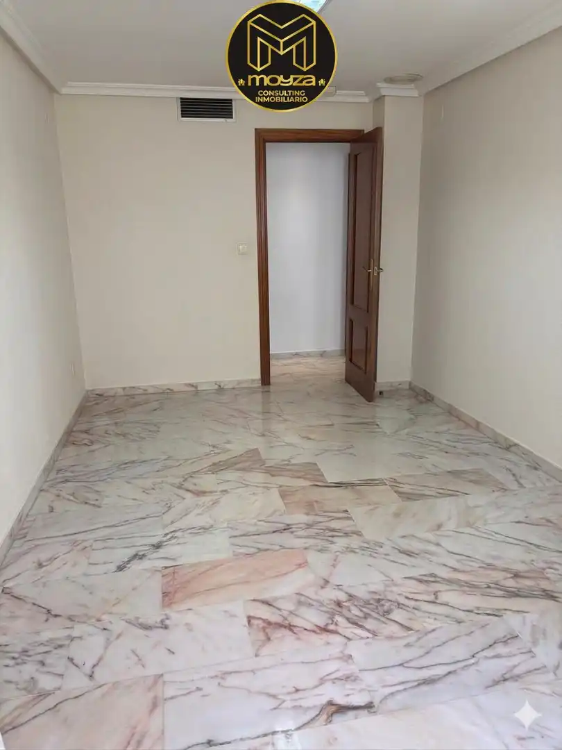 Piso con ascensor en venta en Avda de Madrid - Pº de la Estación