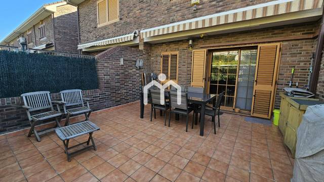 Casa adosada en Venta en Montigalà