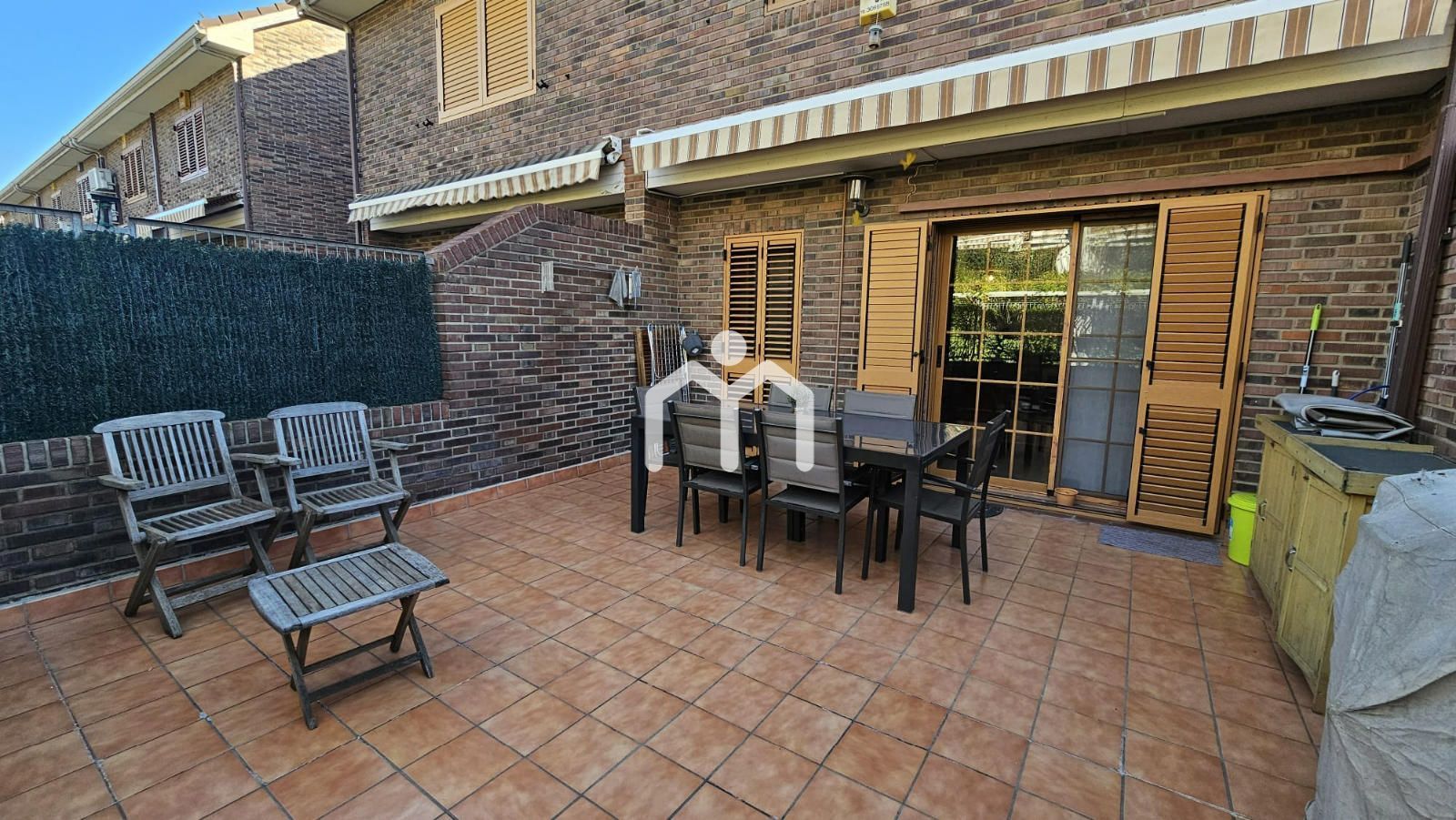 Terrassa de Casa adosada en venda en Badalona amb Aire condicionat, Calefacció i Jardí privat