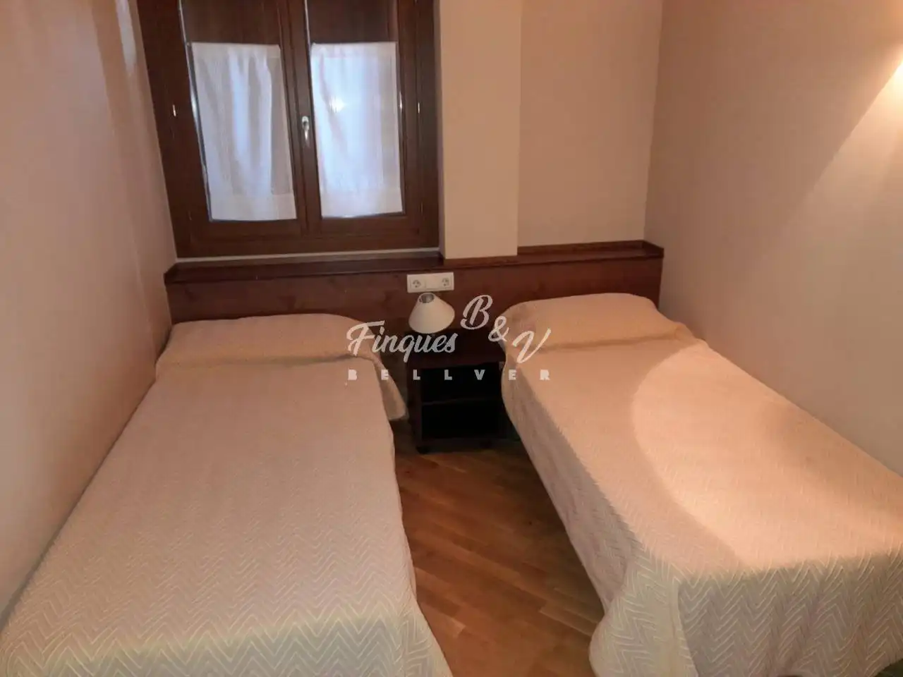 Schlafzimmer von Wohnung zur Miete in Bellver de Cerdanya mit Heizung, Parkett und Möbliert