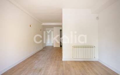 Bedroom of Flat for sale in Móstoles  with Air Conditioner, Heating and Terrace