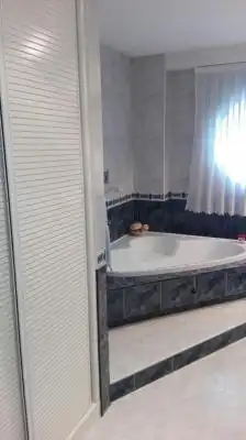 Baño de Casa o chalet en venta en Valdefresno con Calefacción, Jardín privado y Trastero