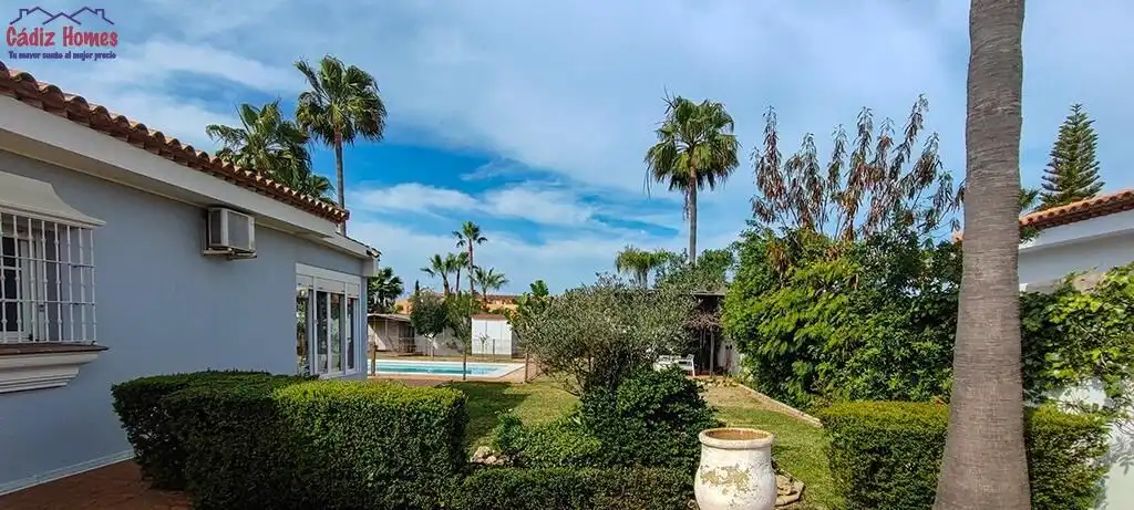 Exterior view of Houses for sale in Chiclana de la Frontera  with Air Conditioner, Heating and Private garden