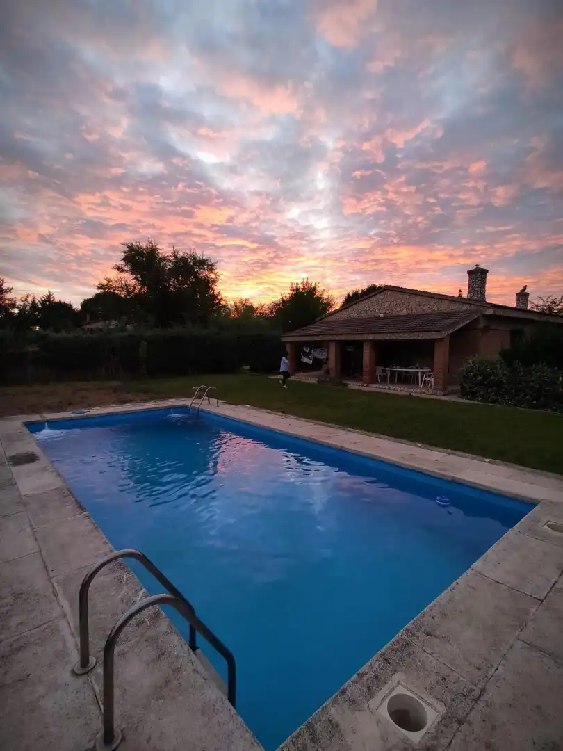 Piscina de Casa o xalet en venda en Laguna de Duero amb Calefacció, Jardí privat i Terrassa
