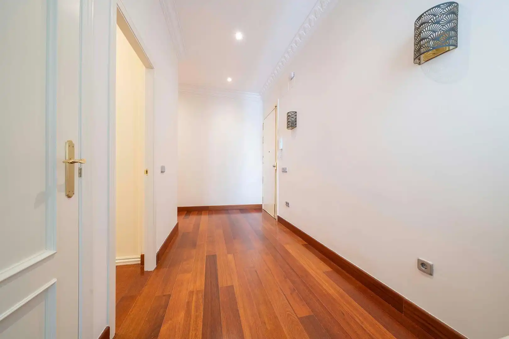 Flat for rent in Madrid  with Air Conditioner, Heating and Balcony