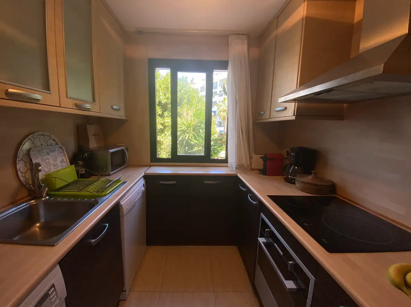 Cuina de Apartament de lloguer en Marbella amb Aire condicionat, Terrassa i Piscina