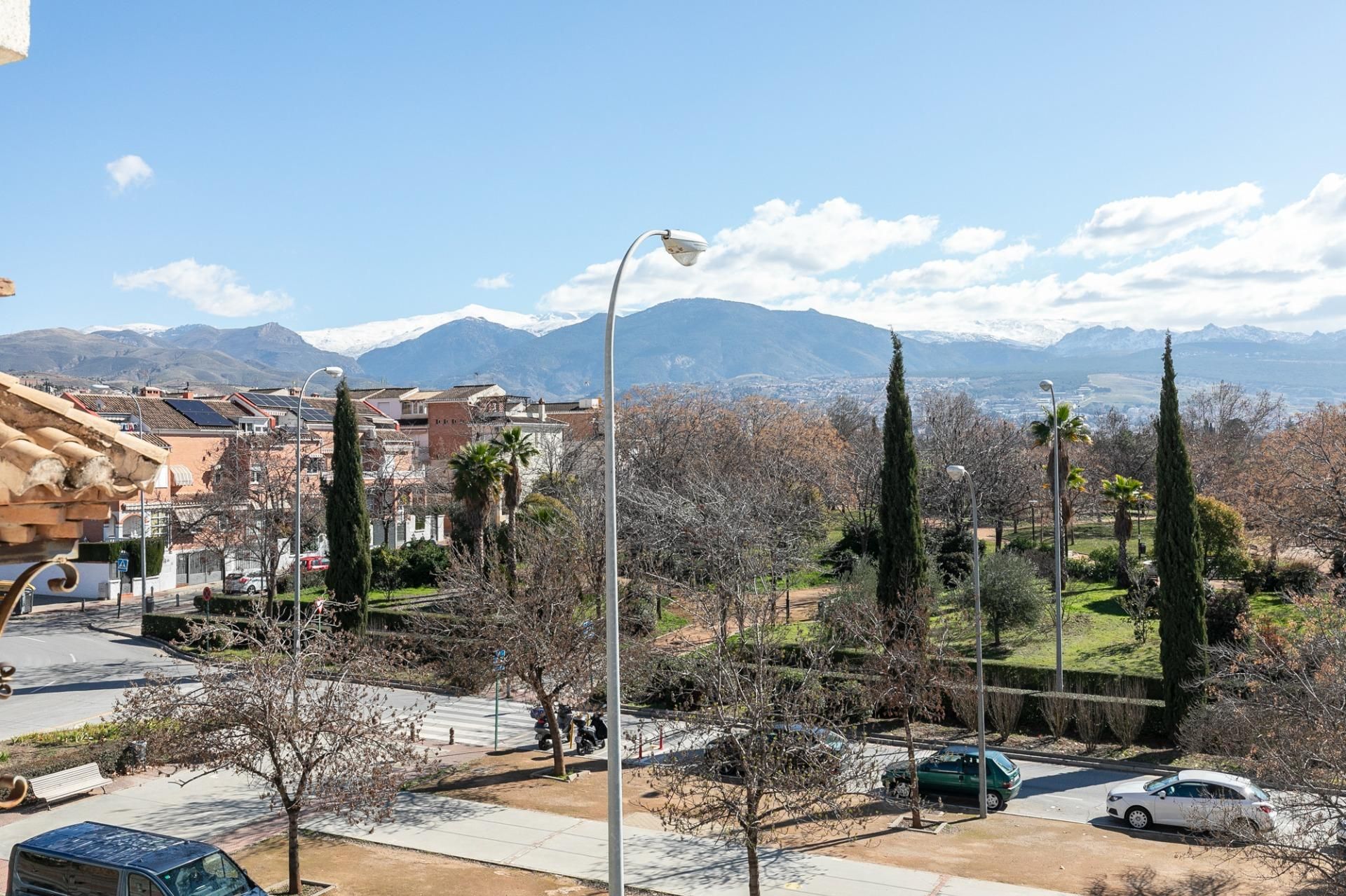 Vista exterior de Casa adosada en venda en  Granada Capital amb Aire condicionat, Calefacció i Jardí privat