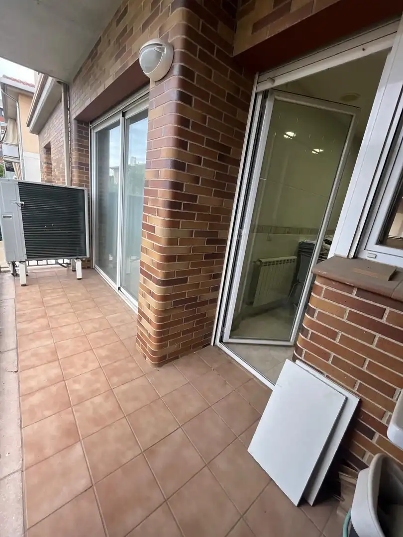 Balcony of Office for rent in Salt  with Heating and Terrace