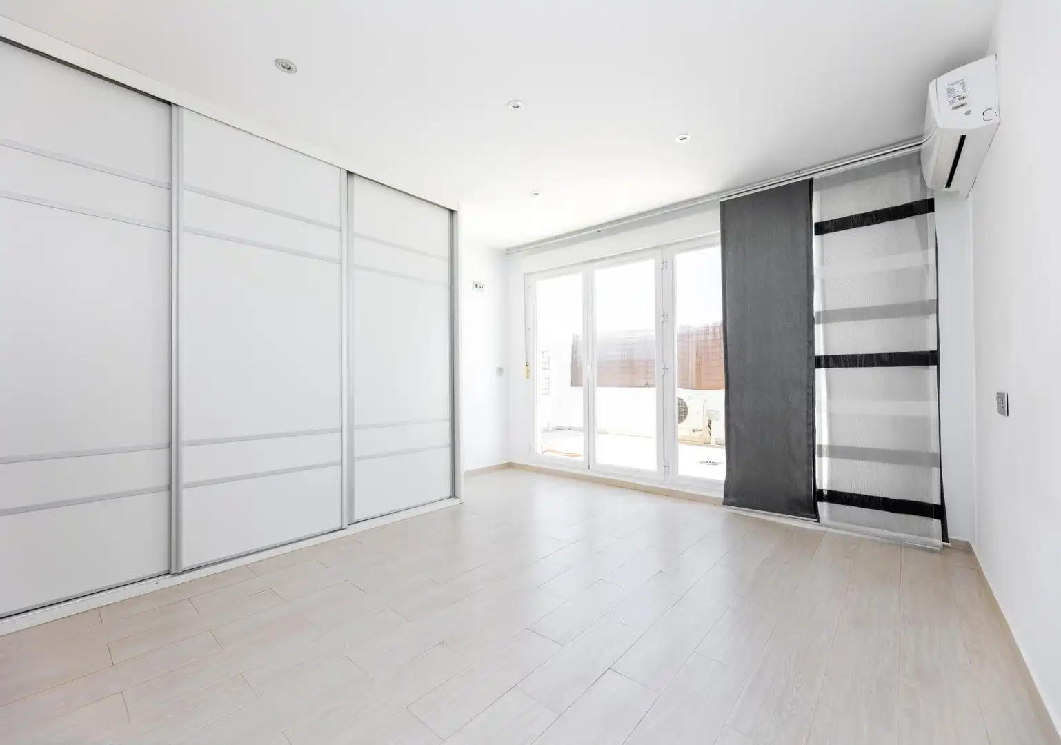 Bedroom of Attic for sale in Las Gabias  with Air Conditioner, Heating and Terrace