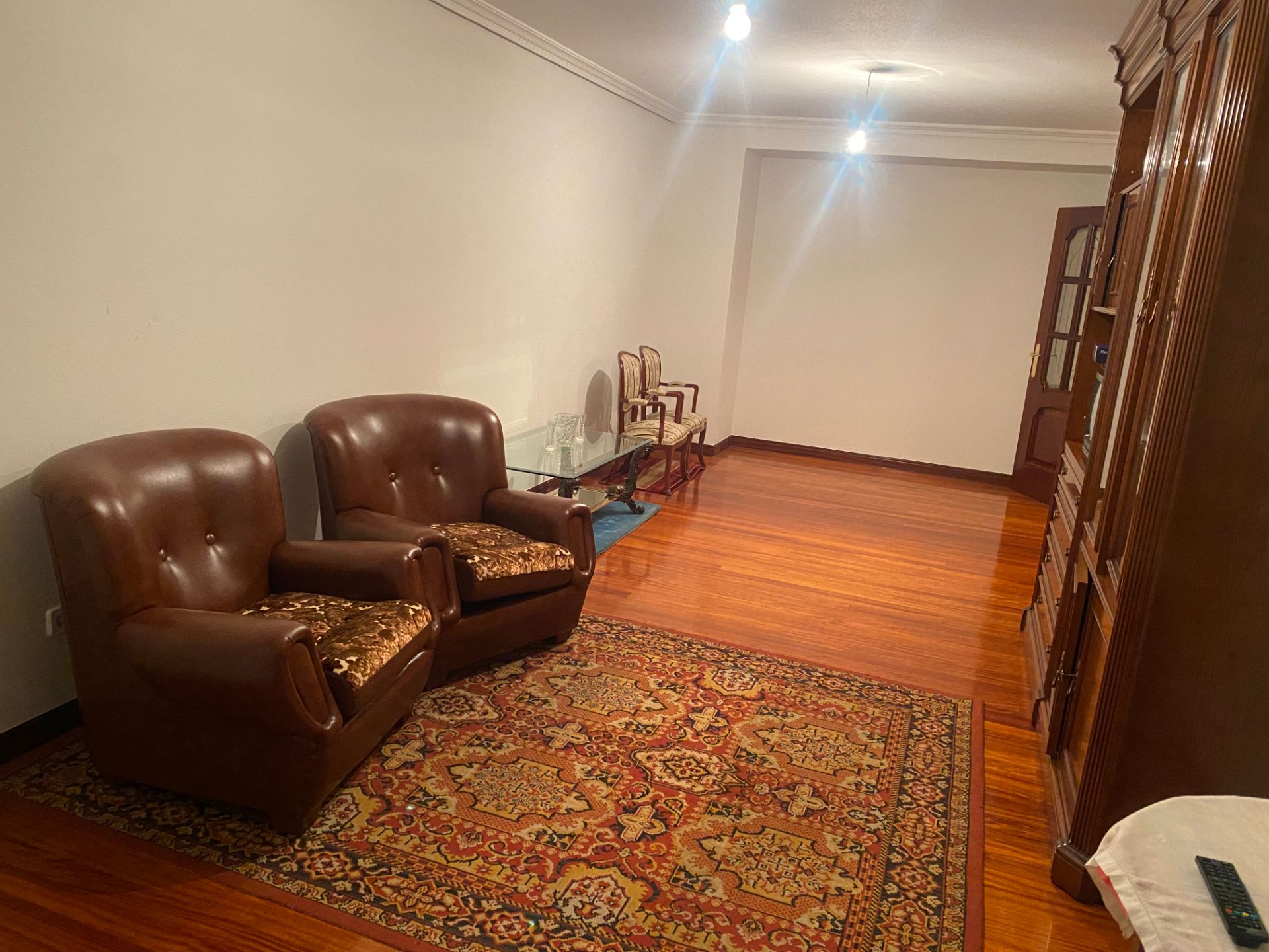 Sala d'estar de Apartament de lloguer en Vigo  amb Calefacció, Parquet i Traster